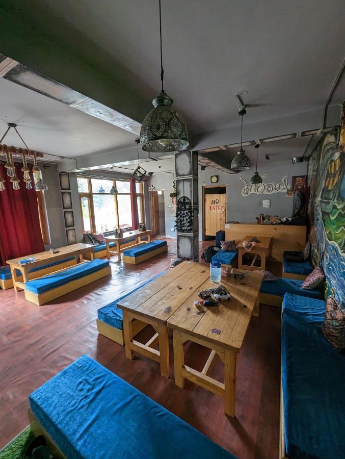 Attic Monkey Cafe & Rooms Manāli Buitenkant foto