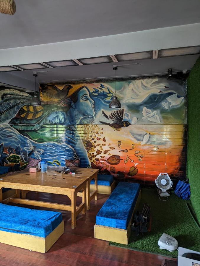 Attic Monkey Cafe & Rooms Manāli Buitenkant foto