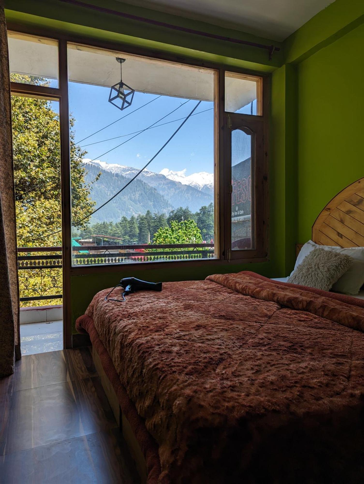 Attic Monkey Cafe & Rooms Manāli Buitenkant foto